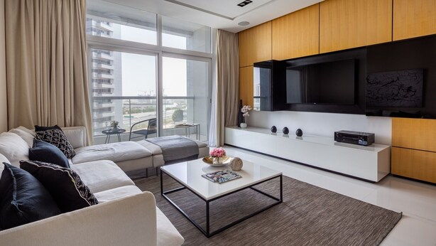 TV - Luxury 2BR in Barsha Heights - Close Proximity to Metro! (Dubai)