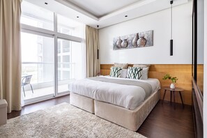 2 bedrooms, laptop workspace, iron/ironing board, WiFi - Luxury 2BR in Barsha Heights - Close Proximity to Metro! (Dubai)