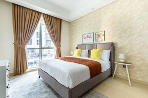 2 Schlafzimmer, laptopgeeigneter Arbeitsplatz, Bügeleisen/Bügelbrett