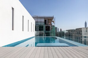 Outdoor pool, an infinity pool
