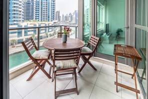 Outdoor dining - Unique & Stylish 1BR w/ Incomparable Marina Views! (Dubai)