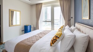 2 bedrooms, laptop workspace, iron/ironing board, WiFi - Stunning 2BR With Study in Prime Downtown Dubai - Sleeps 5! (Dubai)