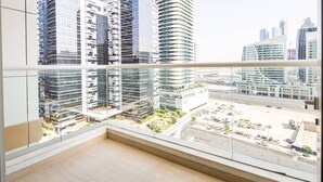 Property grounds - Stunning 2BR With Study in Prime Downtown Dubai - Sleeps 5! (Dubai)