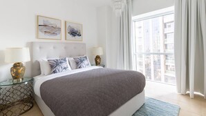 Room - Visually Stunning 2BR in Dubai Marina - Sleeps 5! (Dubai)