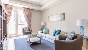 Living room - Superb & Incomparable 2BR With Study in the Heart of Downtown Dubai! (Dubai)