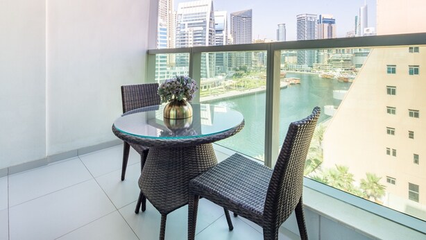 Unclassified image, 1 of 14, button - Vibrant & Ultramodern 1BR Apartment - Dubai Marina (Dubai)
