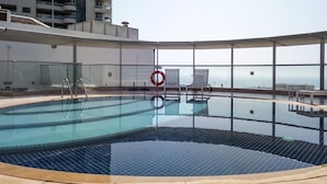 Unclassified image, 3 of 14, button - Vibrant & Ultramodern 1BR Apartment - Dubai Marina (Dubai)
