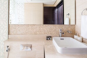 Bathroom - Upscale 2BR Apartment In Downtown Dubai (Dubai)