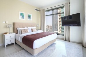 2 bedrooms, laptop workspace, iron/ironing board, WiFi - Phenomenal Burj Khalifa Views in This Lovely 2br! (Dubai)