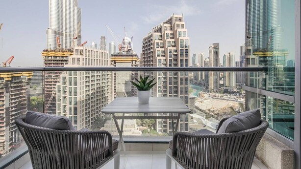 Outdoor dining - Phenomenal Burj Khalifa Views in This Lovely 2br! (Dubai)