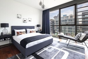 3 bedrooms, laptop workspace, iron/ironing board, bed sheets