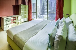 2 bedrooms, laptop workspace, iron/ironing board, WiFi - Top-notch 2BR With Magical Marina Views! (Dubai)