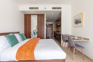 Iron/ironing board, WiFi, bed sheets - Warm & Striking Studio Apartment in the Heart of Jlt! (Dubai)