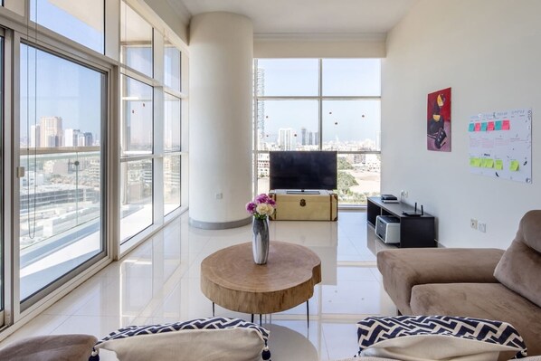 TV - Premier 2BR Apartment in JVC Community - Sleeps 5! (Dubai)