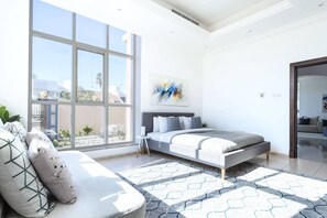 5 bedrooms, laptop workspace, iron/ironing board, WiFi - Spectacular Al Wasl Villa - With Private Pool (Dubai)