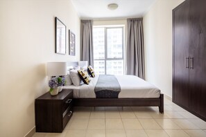 2 Schlafzimmer, laptopgeeigneter Arbeitsplatz, Bügeleisen/Bügelbrett