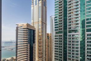 Exterior - Stylish & Spacious 2BR In Dubai Marina (Dubai)