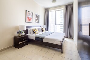 2 Schlafzimmer, laptopgeeigneter Arbeitsplatz, Bügeleisen/Bügelbrett
