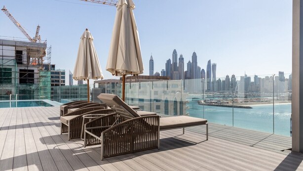 Pool - Stylish 2BR Apartment by the Beach - The Palm Jumeirah (Dubai)