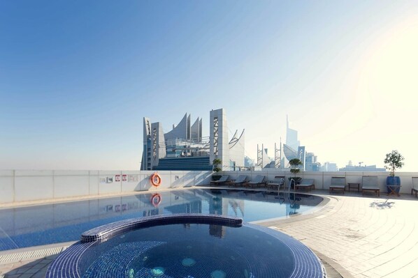 حمّام سباحة خارجي، حمّام سباحة على السطح