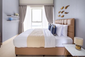 3 bedrooms, laptop workspace, iron/ironing board, WiFi - Superb & Homey 3BR Apartment In Downtown Dubai (Dubai)