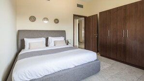 Room - Top Rank 2BR in Trendy Jumeirah Village Triangle! (Dubai)