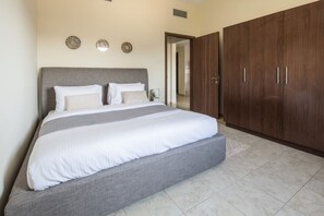 2 habitaciones y espacio para trabajar con laptop 