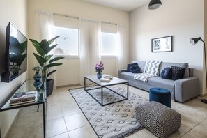 TV - Top Rank 2BR in Trendy Jumeirah Village Triangle! (Dubai)