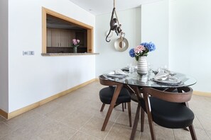 Dining - Sleek And Elegant 1BR on The Palm! (Dubai)