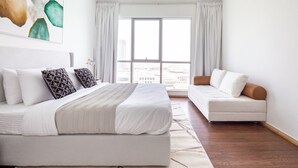 2 bedrooms, laptop workspace, iron/ironing board, bed sheets - Stellar 2BR Apartment With Dazzling Views Of The Burj Khalifa (Dubai)