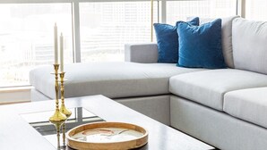TV - Stellar 2BR Apartment With Dazzling Views Of The Burj Khalifa (Dubai)