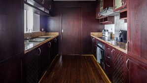 Microwave, oven, stovetop, dishwasher - Stellar 2BR Apartment With Dazzling Views Of The Burj Khalifa (Dubai)