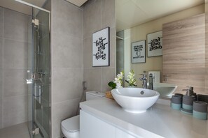 Bathroom - Ultramodern Studio With Sublime Decors in Dubai Marina (Dubai)