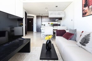 TV - Stylish and Light Studio in Difc! (Dubai)