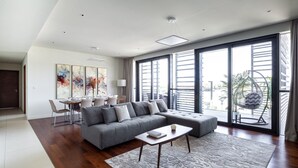 Unclassified image, 3 of 30, button - Upscale 3BR Apartment In Prime Location - City Walk (Dubai)