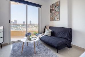 TV - Stylish and Comfy Studio in Lakeside Impz! (Dubai)