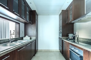 Oven, stovetop, cookware/dishes/utensils