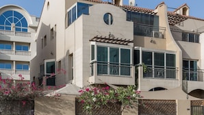 Unclassified image, 4 of 25, button - Spacious + Beautiful Private Villa in JVC (Dubai)