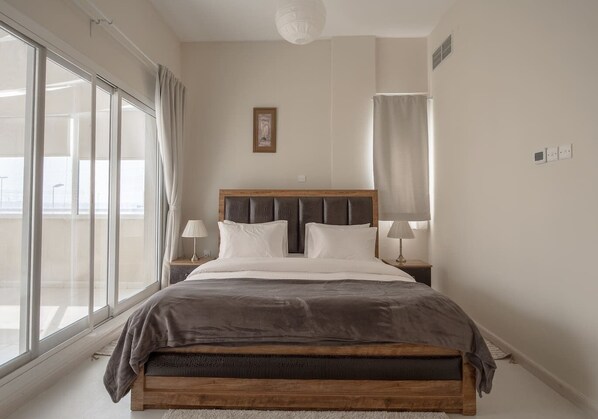 4 bedrooms, laptop workspace, iron/ironing board, bed sheets