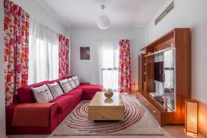 4 bedrooms, laptop workspace, iron/ironing board, bed sheets
