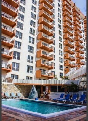 Outdoor pool - 2 Bdrm intercostal Water View @ Fort Lauderdale Beach Resort, FL (Fort Lauderdale)