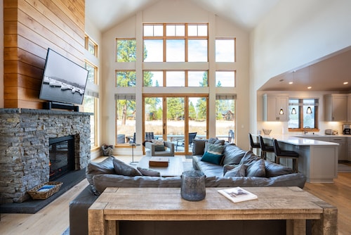 Luxury 4BD Residence in the Signature Home Collection at Old Greenwood!