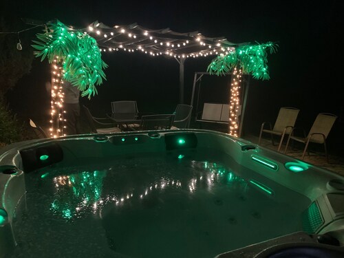 Large vacation house, private pool and hot tub, lots of privacy, perfect getaway