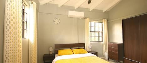 2 habitaciones, tabla de planchar con plancha, wifi y ropa de cama