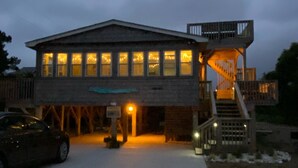 A building with a ramp and a staircase leading to a deck. - Salvo Sandbox: Ocean-Side, Dog-Friendly Cottage (Salvo)