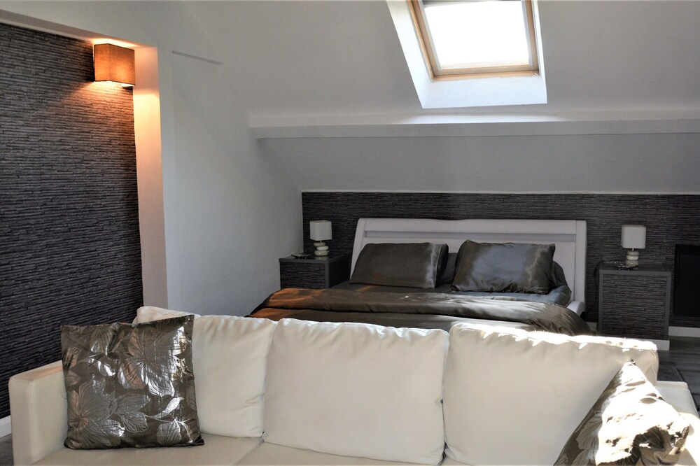 Zen room with adjoining mezzanine
