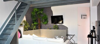 Zen room with adjoining mezzanine