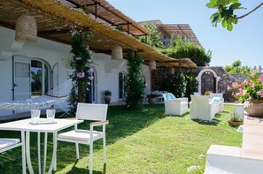 Outdoor dining - Villa Idris, a nice villa with pool in Praiano (Praiano)