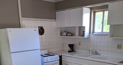 Clean, full kitchen, stand alone cabin adjoining Lake Barkley State Park