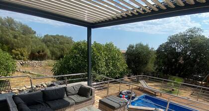 Spacious villa with private pool 10 minutes from the beaches